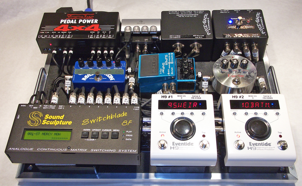 StVincent_Pedalboard_2014_Effects_Front_01.jpg