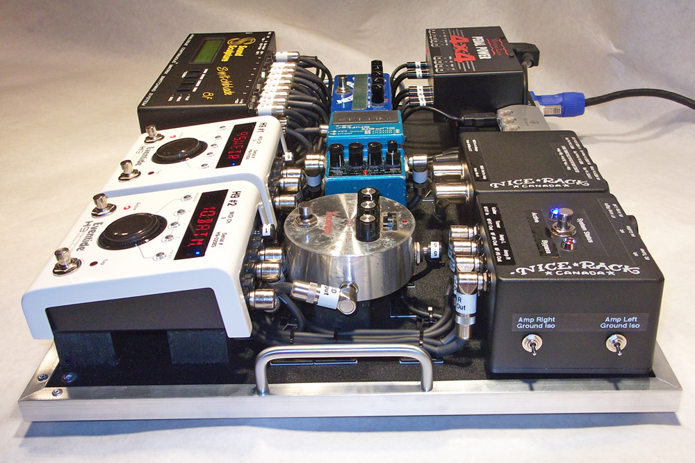 StVincent_Pedalboard_2014_Effects_Right_01.jpg